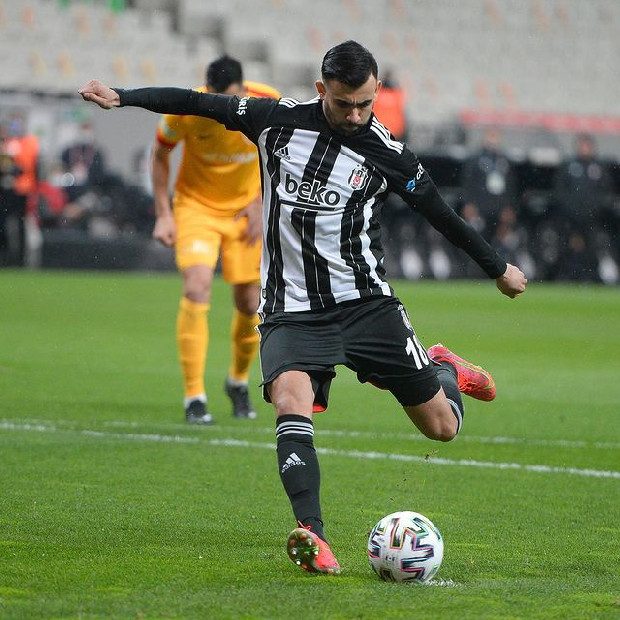 Ghezzal hem onu hem de ötekini yalanladı