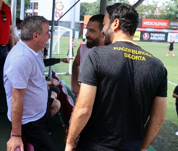 Hagi ve Popescu'dan Galatasaray'a ziyaret