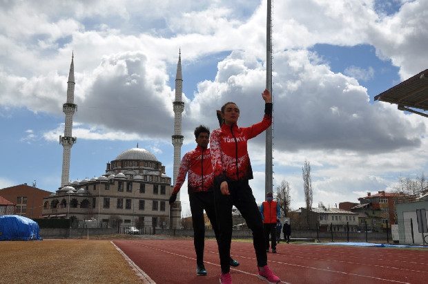 Karslı milli atlet Tuğba Toptaş