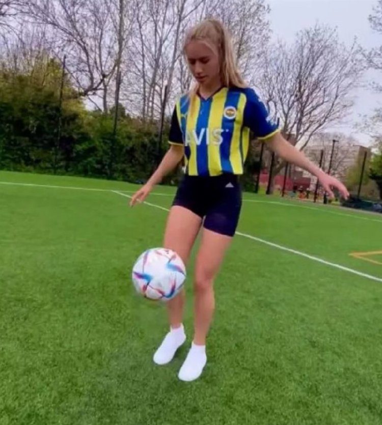 Lia Lewis Gribius'ten Fenerbahçe ve Galatasaray paylaşımı