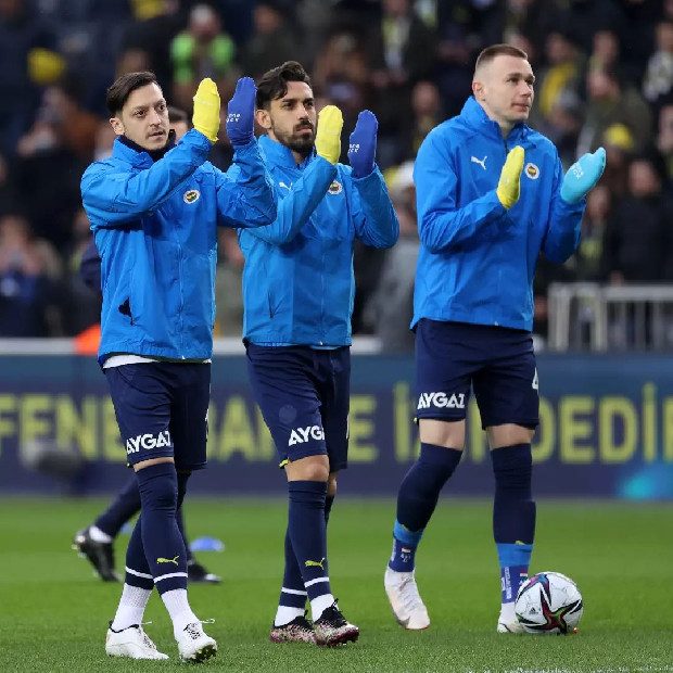 Mesut Özil, Aziz Yıldırım yüzünden kadro dışı kaldı