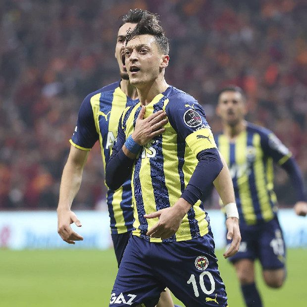 Mesut Özil, Aziz Yıldırım yüzünden kadro dışı kaldı