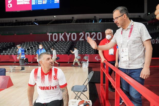 Milliler, Kanada'yı 77-73 mağlup etti