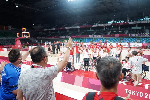 Milliler, Kanada'yı 77-73 mağlup etti
