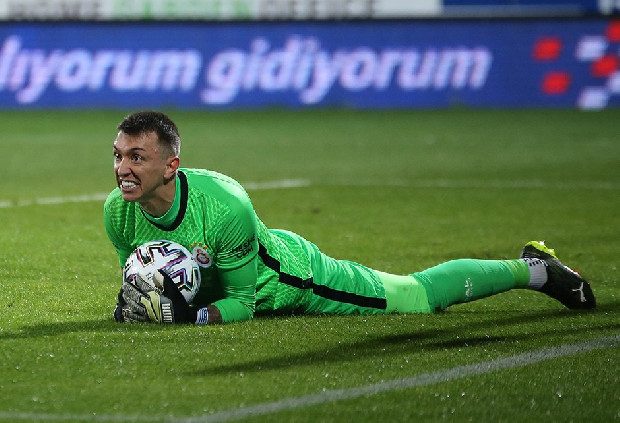 Muslera’nın sorununu açıkladılar! Taffarel’den sonra…