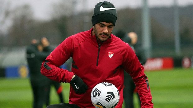 Ozan Kabak Galatasaray’a dönüyor