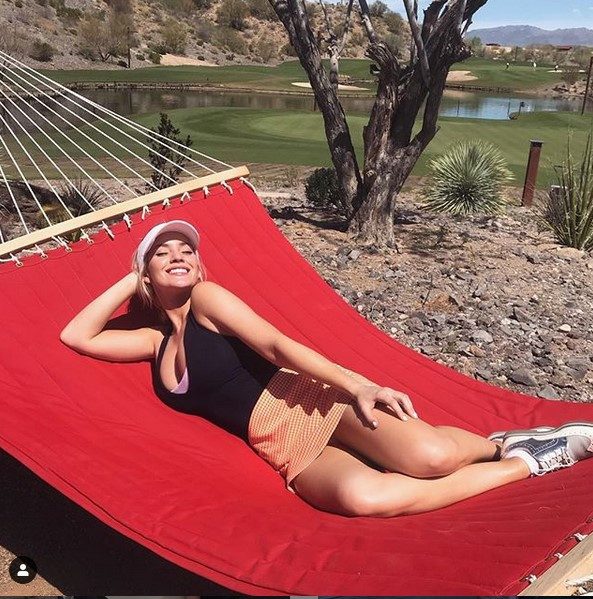 Paige Spiranac evde golf oynadı!