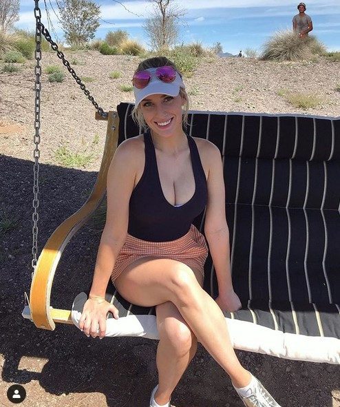 Paige Spiranac evde golf oynadı!