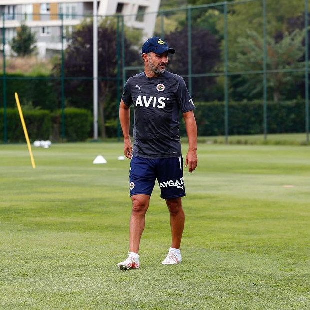 Pereira 3’üncü lige düştüğü sistemi Fenerbahçe’de uyguluyor