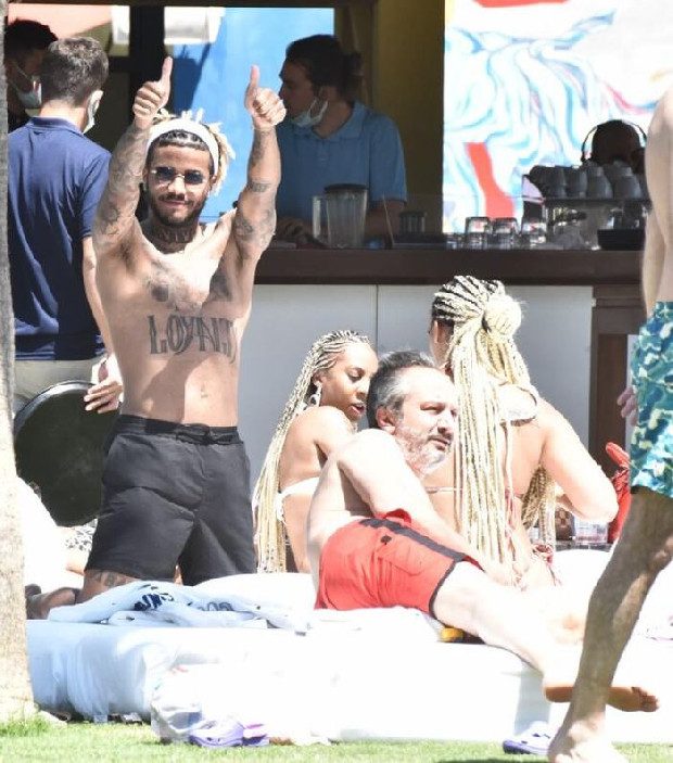 Plajın gözdesi Rosier oldu!