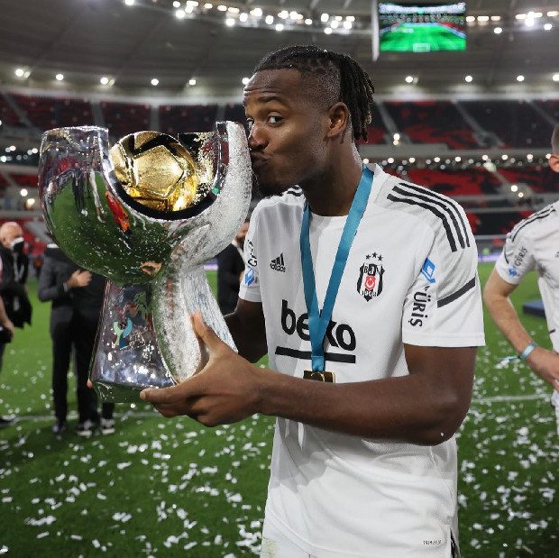 Rıdvan Dilmen, Fenerbahçe’ye futbolcu satmaya çalışıyor