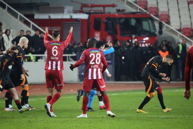 Sivasspor’un golünde bir değil iki ofsayt var