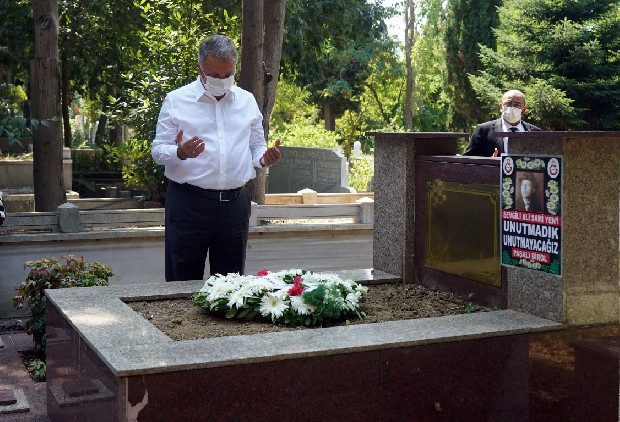Süleyman Seba kabri başında anıldı