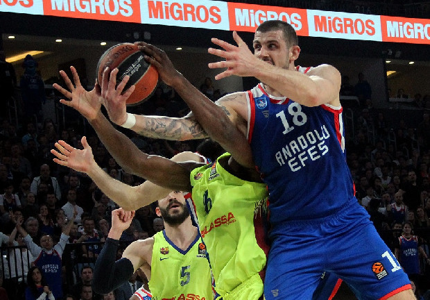 Anadolu Efes - Barcelona Lassa : 92-70