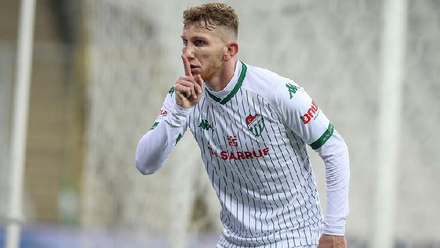 Burak Kapacak’ı alacak çalıma doyacak..