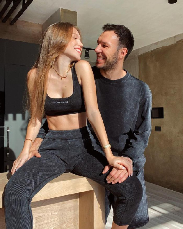 Can Maxim Mutaf ve Duygu Özaslan'dan karantina pozları 
