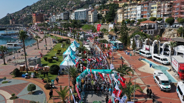 Cumhurbaşkanlığı Türkiye Bisiklet Turu Alanya-Kemer etabının startı verildi
