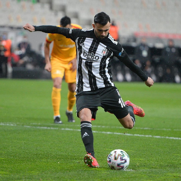 İngiltere’den bomba iddia! Ghezzal, Galatasaray’a…