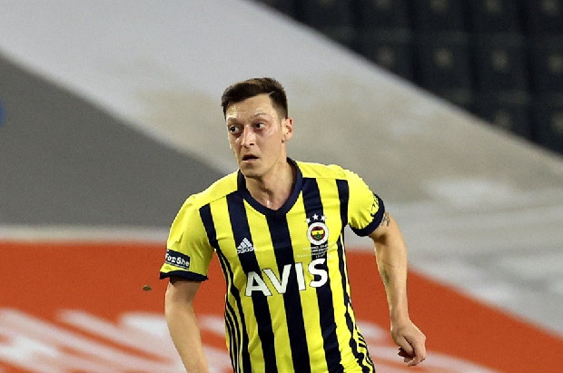 Mesut Özil durdu! Gurbetçi yıldızın derdi