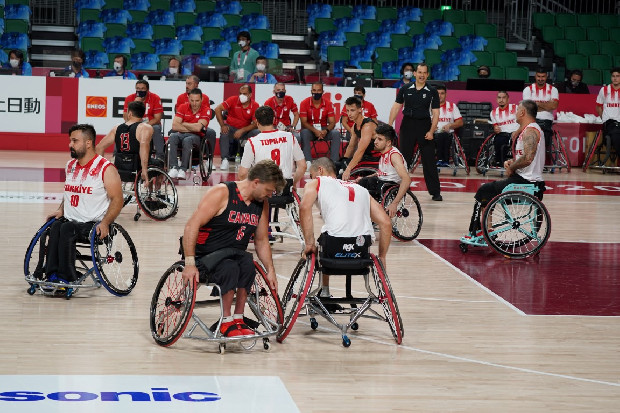 Milliler, Kanada'yı 77-73 mağlup etti