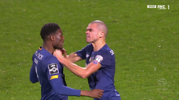 Pepe çıldırdı! Şok eden kavga...