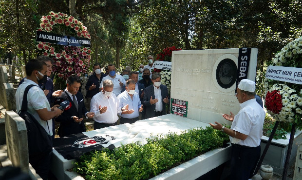Süleyman Seba kabri başında anıldı