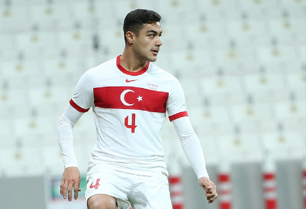 Türkiye'de yetişen ve Avrupa'da oynayan futbolcular