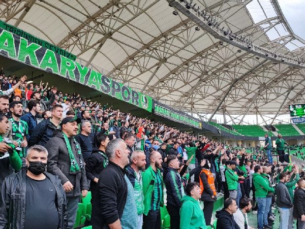 Vali tribünde maç izledi