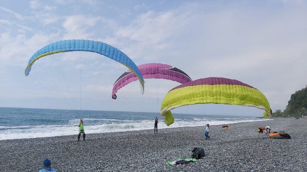Yamaç paraşütleriyle heyecanlı atlayış