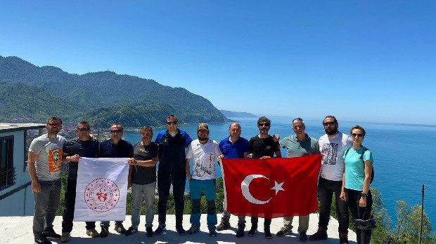 Yamaç paraşütleriyle heyecanlı atlayış