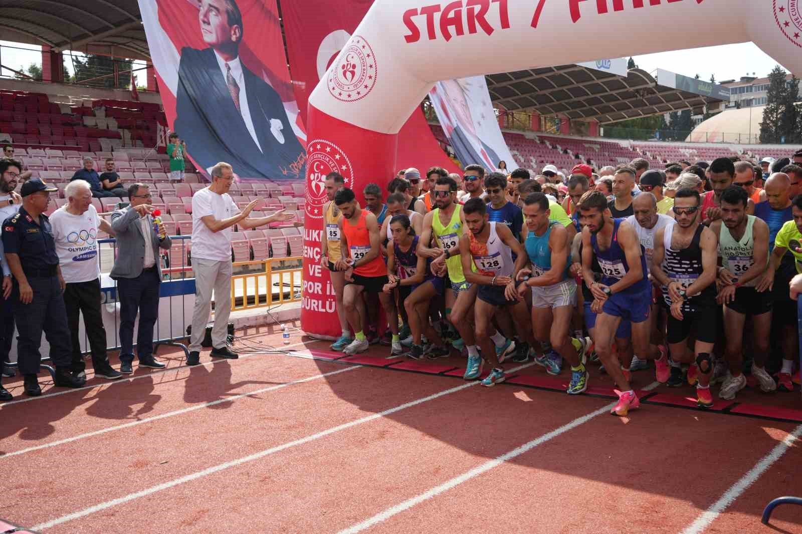 Akçay'da Renkli Koşu Heyecanı