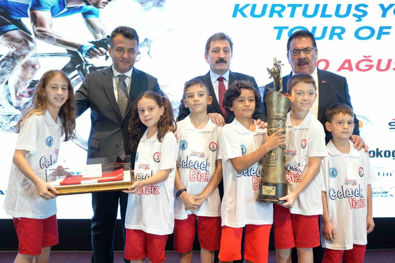Dünyanın Dört Bir Yanından Bisikletçiler Kurtuluş Yolu'nda Buluşuyor