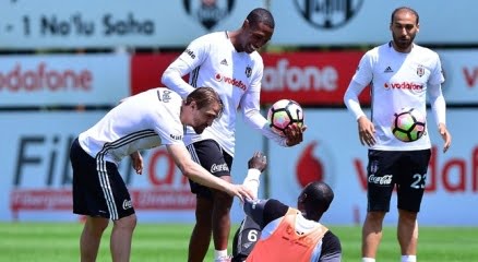 Aboubakar Arkadaşlarını Güldürdü