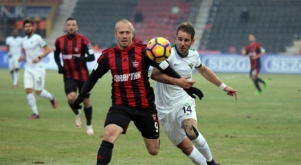 Akhisar Deplasmanda Güldü!