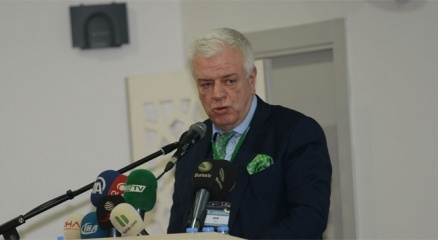 Ali Ay: ‘Bursaspor Takımın Futbolcusu çöp Olamaz’!