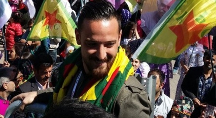 Amed Sporlu Deniz Naki, peşmerge kıyafeti ile Nevruz’a katıldı!