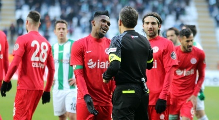 Antalyaspor’da 3 Oyuncu Cezalı Duruma Düştü!