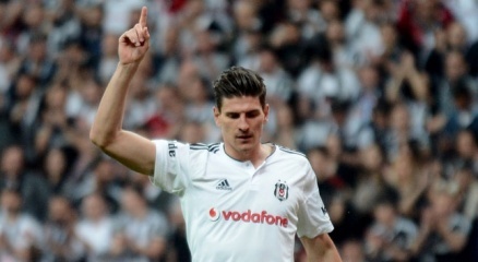 Arena’da Gomez Fırtınası!