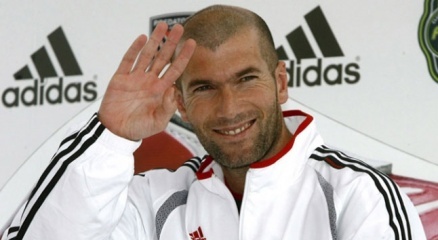 Benitez gönderildi: Real Zidane’a emanet!