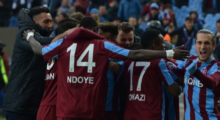 Bordo Mavililer, 3 Maçlık Yenilmezlik Serisini Sürdürmek Istiyor!