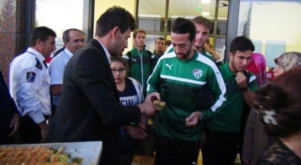 Bursaspor Kafilesine ‘en Tatlı’ Karşılama!