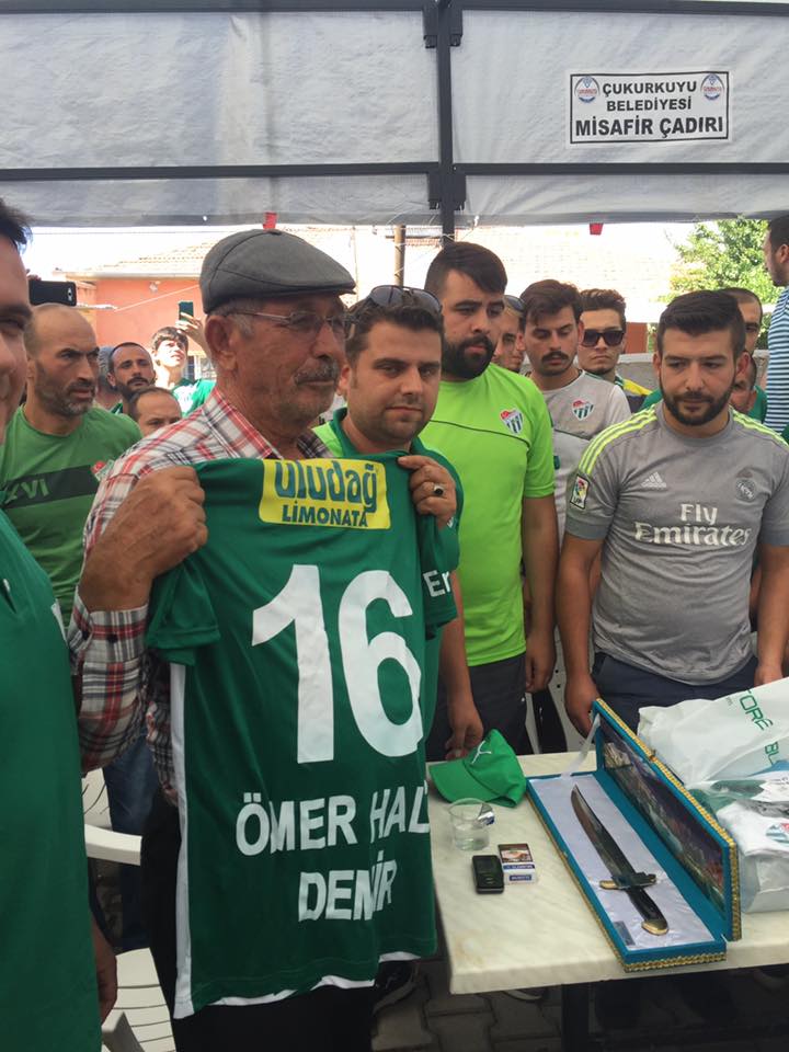 Bursaspor taraftarından Şehit Ömer Halisdemir’e ziyaret