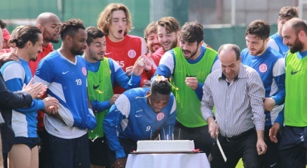 Eto’o’ya renkli doğum günü kutlaması!