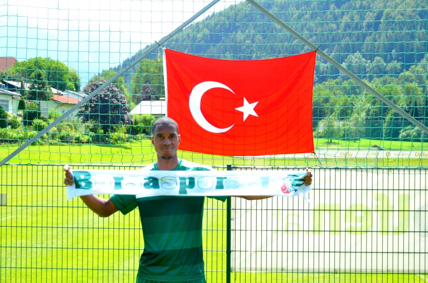 Faty “Türk halkı kendisi ve devletiyle gurur duymalı”