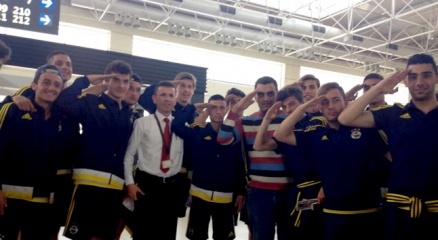 Fenerbahçe U17 Futbolcularından Askere Büyük Jest!