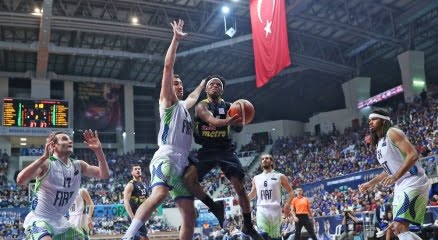 Fenerbahçe Yarı Finalde: Rakip Daçka!| Spor Toto Basketbol Ligi Play-off: Tofaş: 73 – Fenerbahçe: 79