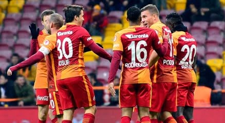 Galatasarayda Defans Sıkıntısı Sürdü