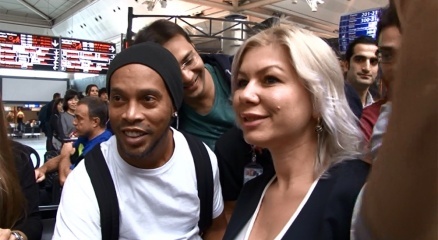 Havalimanında Ronaldinho Izdihamı!