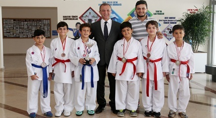 İhlas Eğitim Kurumları Karatecileri Madalyaları Topladı!