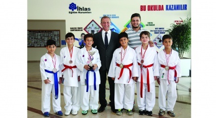 İhlas Kolejinden Madalya Yağmuru